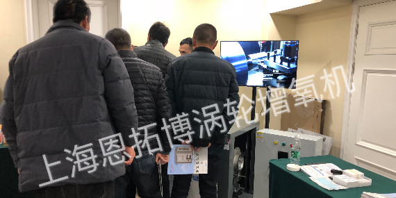 展会农民对我们涡轮增氧机的关注与好奇